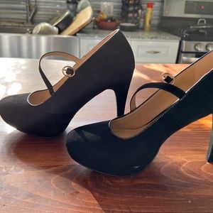 Metaphor women’s heels new in box!